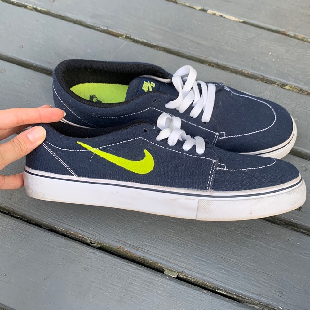 Men’s Nike sneakers